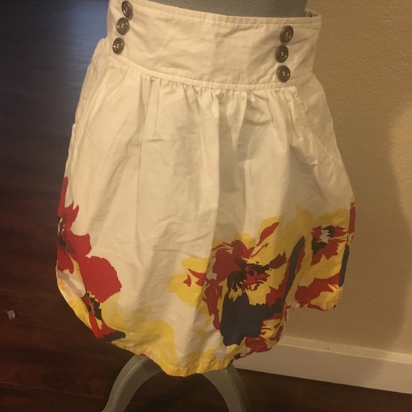 🤑White floral skirt/ spring and summer perfect!🤑 - Picture 2 of 4